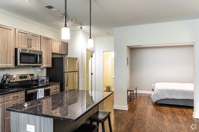 1BR, 1BA - 905SF
