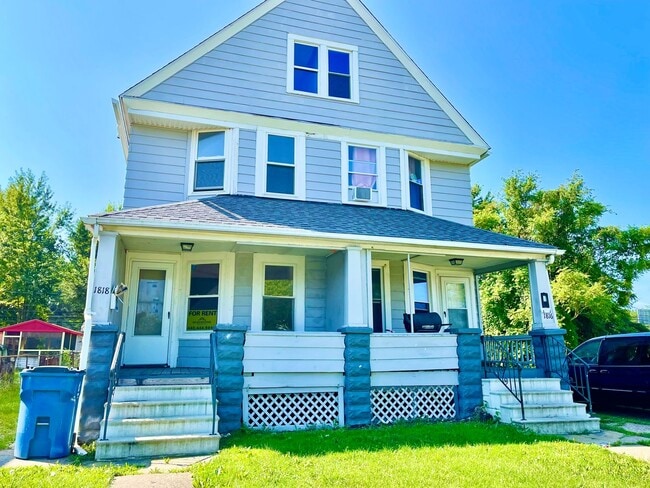 Building Photo - 1816 -1818 E 29th St Unit 1818