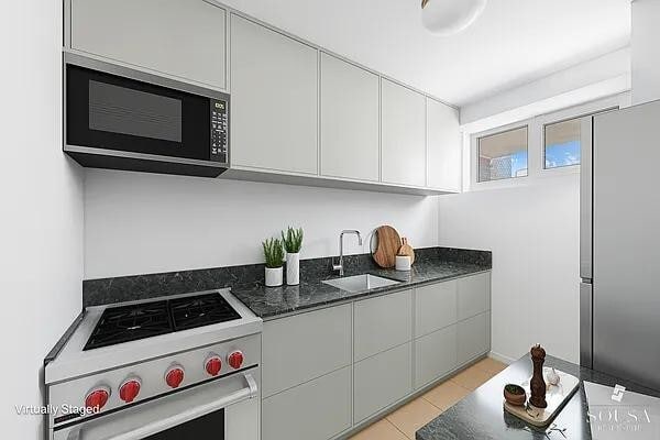 185 Park Row Unit 4Q