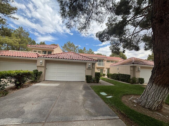 Photo - Beautiful 3 bed 2.5 bath townhouse in Span...