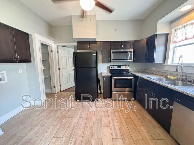 Photo - 2626 Jasmine St