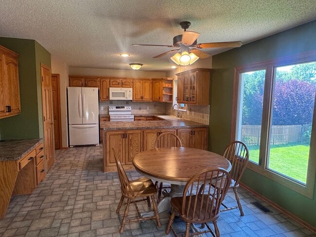 Photo - Exceptional 3+! Bedroom Inside & Out on a Private Cul-de-Sac Lot