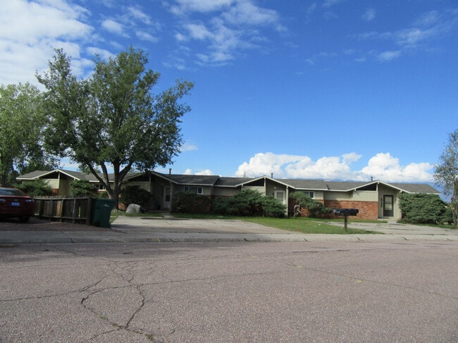 Building Photo - 6741 Dale Rd
