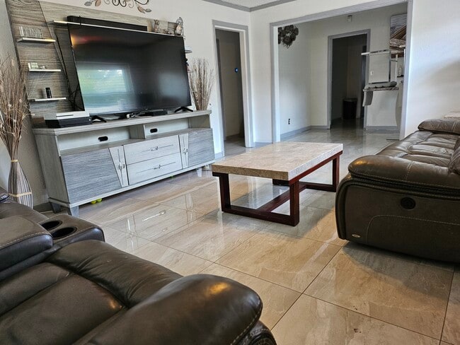 Photo - 1006 14th Ave NW