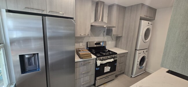 Building Photo - 1802 Los Encinos Ave