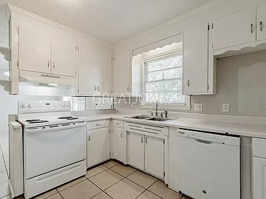 Photo - 2470 Parkwood Dr