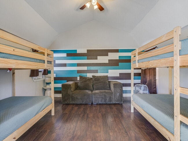 Building Photo - 1930 N Wheat Rd Unit SI ID1314602P