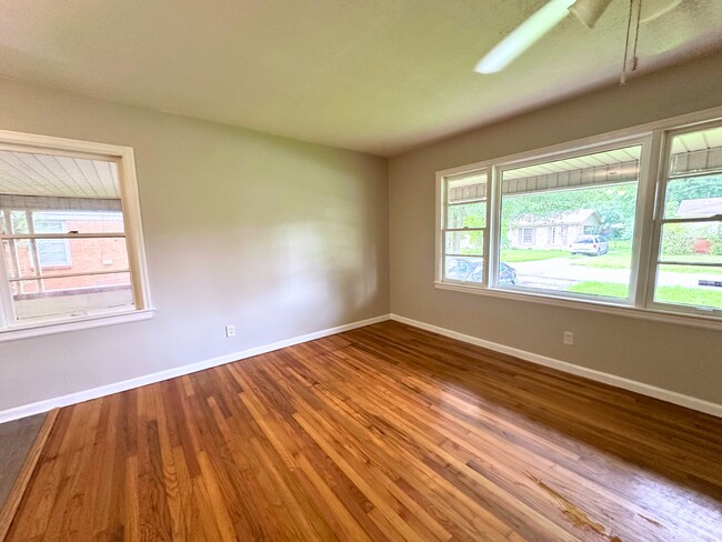 Photo - 916 Delmar Dr