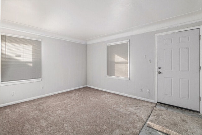 Photo - 9336 Sussex St