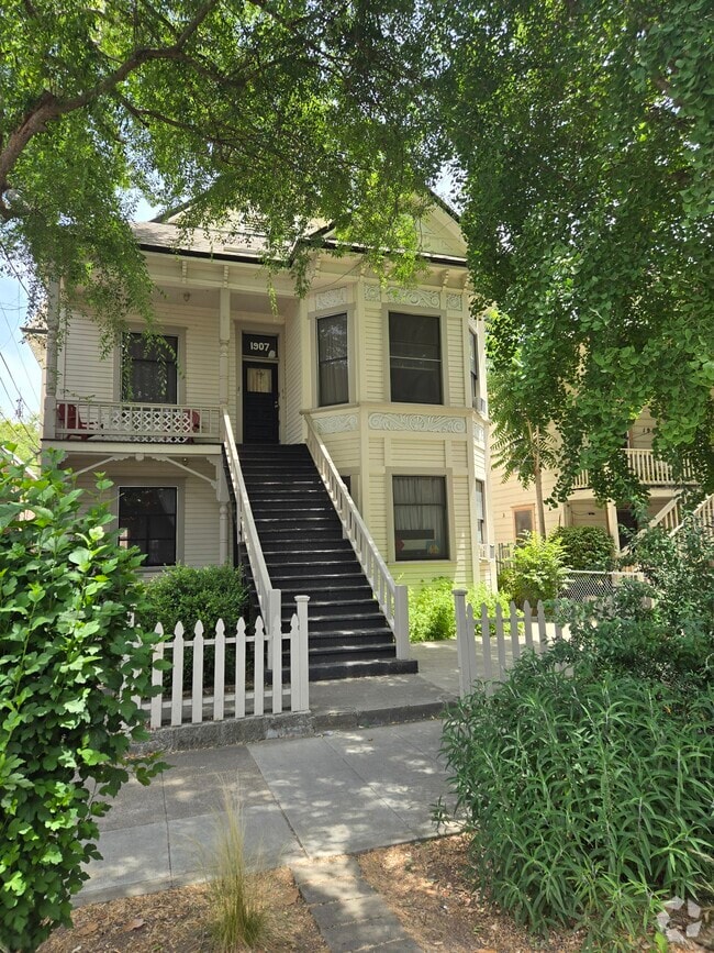 Building Photo - 1907 10th St Unit #4 Rental