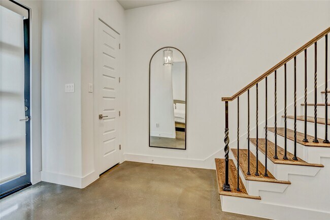 Photo - 1104 Ennis St