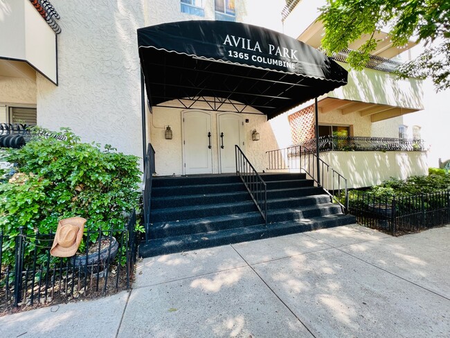 Building Photo - CHARMING 2 BED APT IN THE HEART OF CONGRES... Unit 401