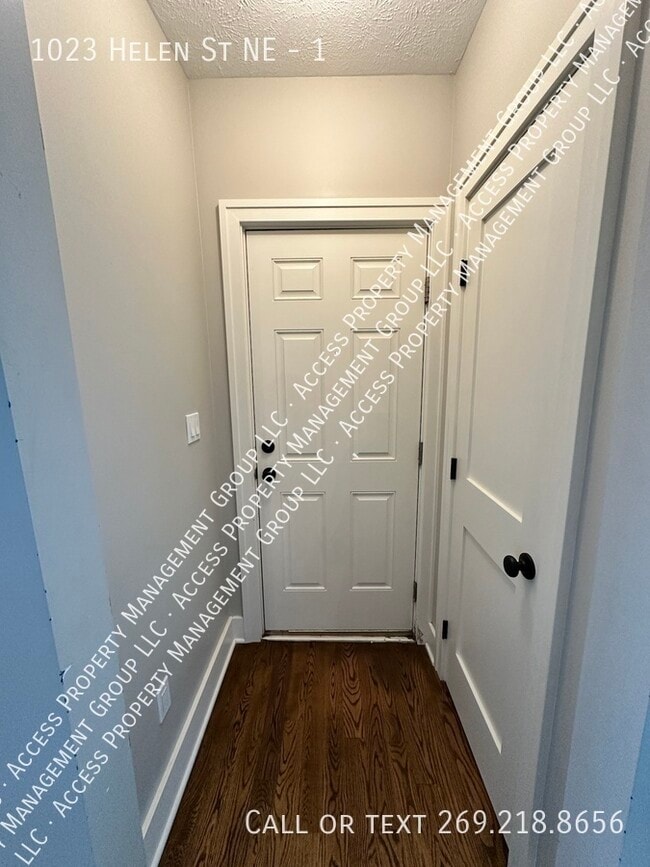 Photo - 1023 Helen St NE