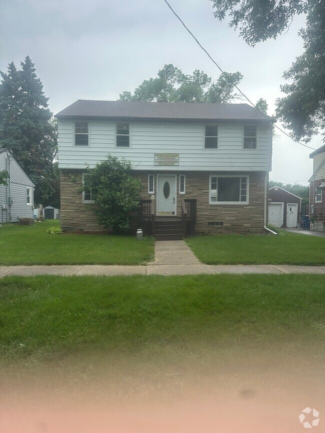 Building Photo - 1019 10th St N Rental