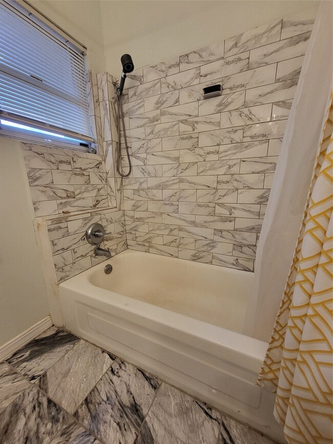 Building Photo - 1226 W Gray St Unit 4