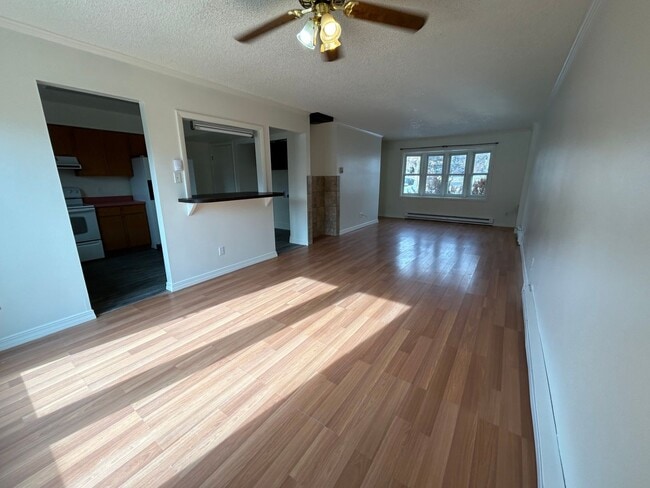 Photo - 3 Bed 1.5 Bath Townhome In Excellent Neighborhood