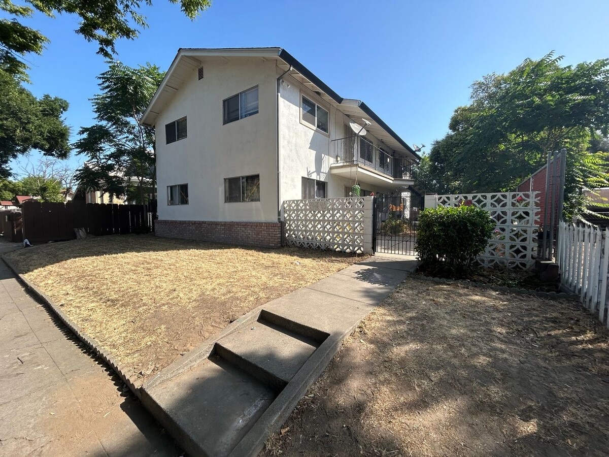 Photo - 814 2nd St Apartment Unit #4