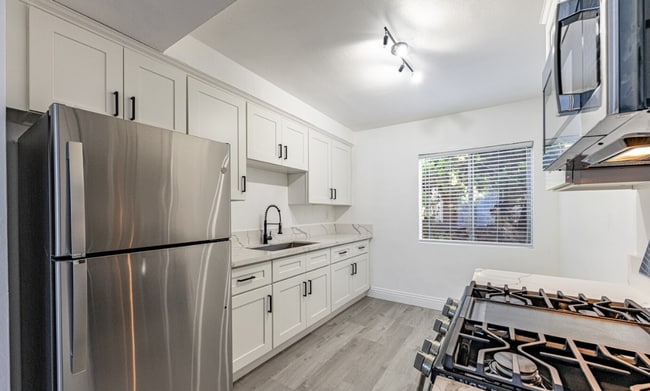 Photo - 12521 Lakewood Blvd Unidad 41