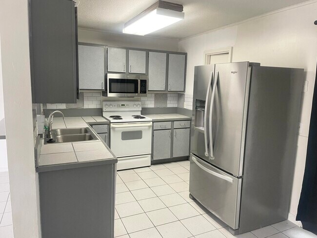 Photo - 710 Legion Dr