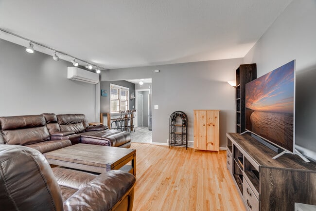 Sala de estar - 5314 Hiawatha Ln