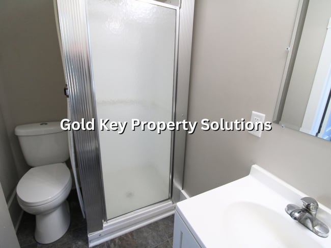 Photo - 919 E 6th St Unit 919 E 6th St Apt 2