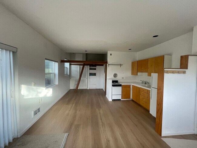 Studio loft - 1501 E Spring St Unit 1