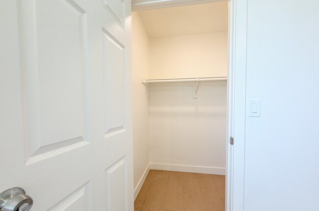Photo - 732 E 52nd St Unit 734