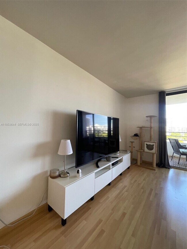 Photo - 2500 Parkview Dr Unit 903