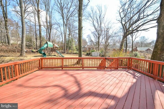 Photo - 3035 Hazelton St