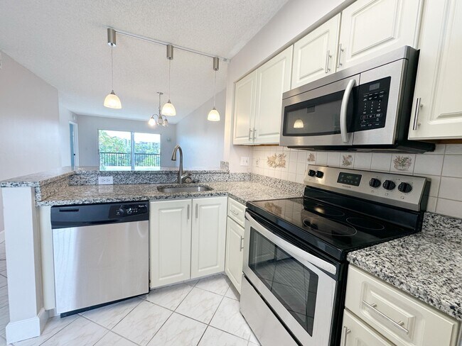 Photo - 2220 N Cypress Bend Dr Unidad 503