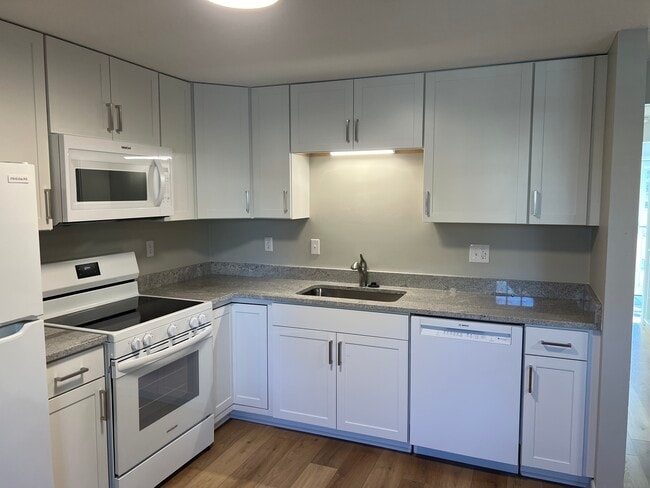 Photo - 2002 Lynn Gay Cir