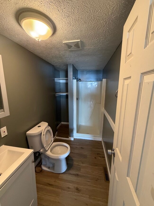316 W 10th St Unit 316 W 10th St Unit 3
