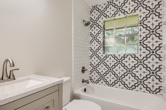 Photo - Room in Apartment on Cleveland St