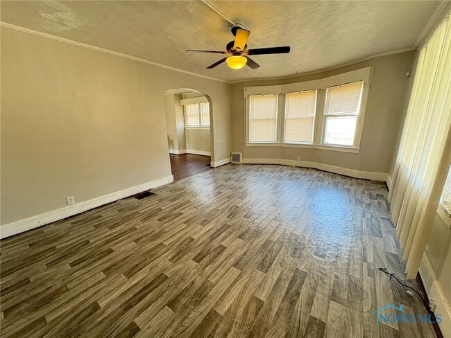 Building Photo - 2055 Elliott Ave Rental