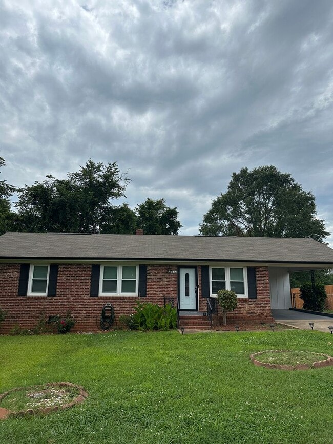 3 Bed 1.5 Bath 10 Minutes from downtown! - 3 Bed 1.5 Bath 10 Minutes from downtown! House