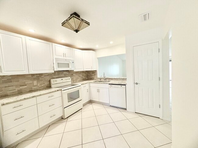 Photo - 1 Escondido Cir Unit 1 Escondido # 170