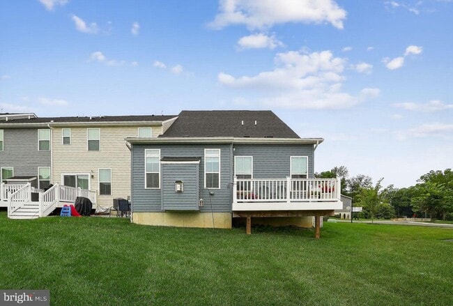 Photo - 701 Cascade Way