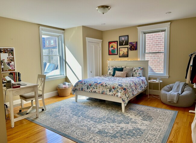 Building Photo - 328 St Paul St