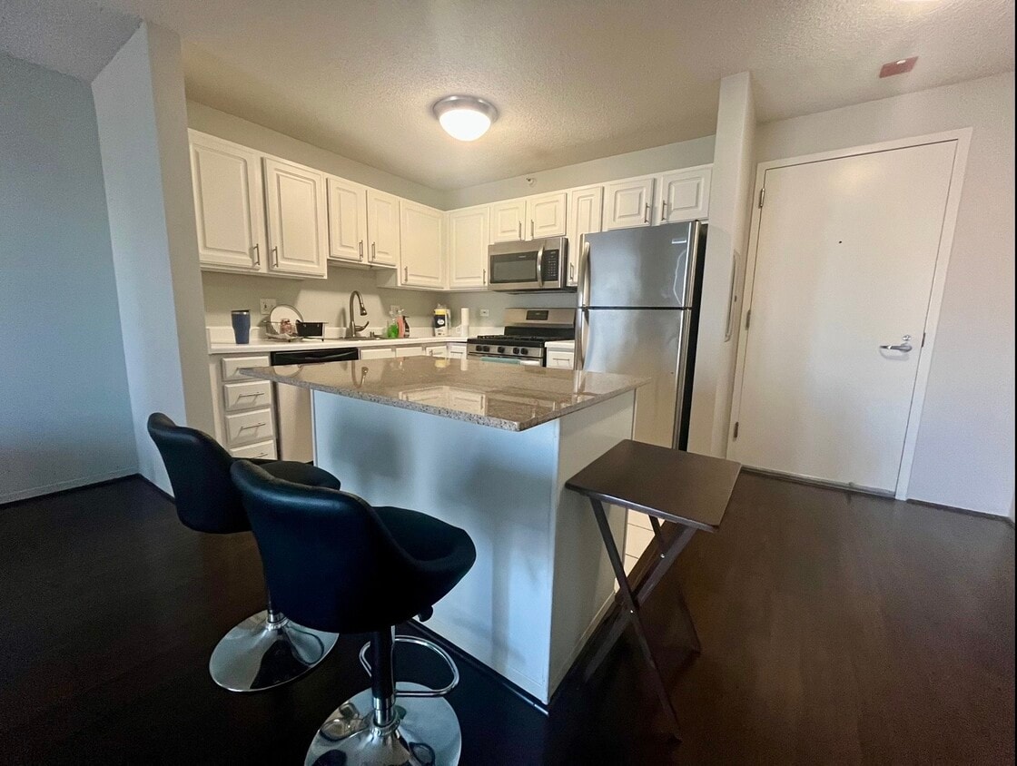 Photo - 545 N Dearborn St (Chicago, IL)