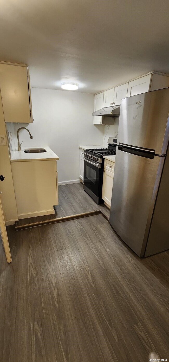 Photo - 953 Dumont Ave Unit B