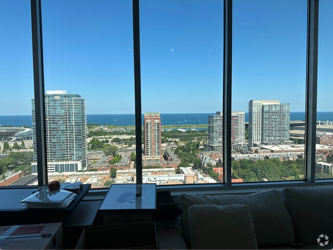 Building Photo - 1720 S Michigan Ave Rental