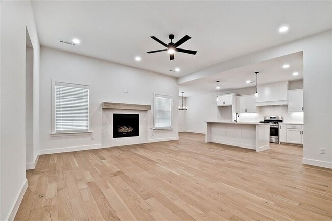 Photo - 1 Claypole Ln