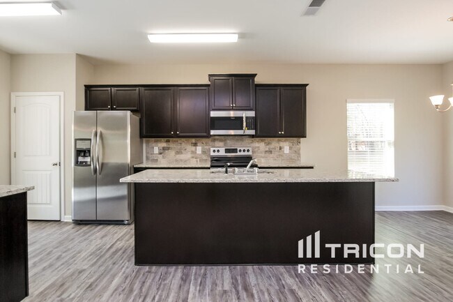 Photo - 357 Hawthorn Dr