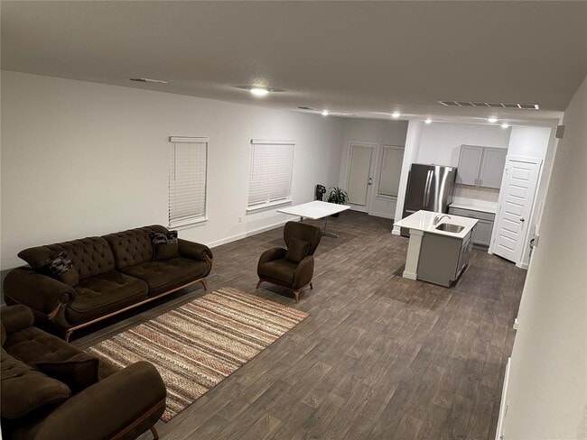 Building Photo - 204 James River Dr