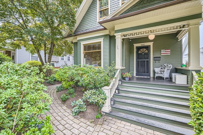 Queen Anne Home - Queen Anne Home