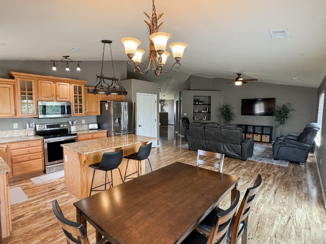 Photo - 2869 Sophia Wy