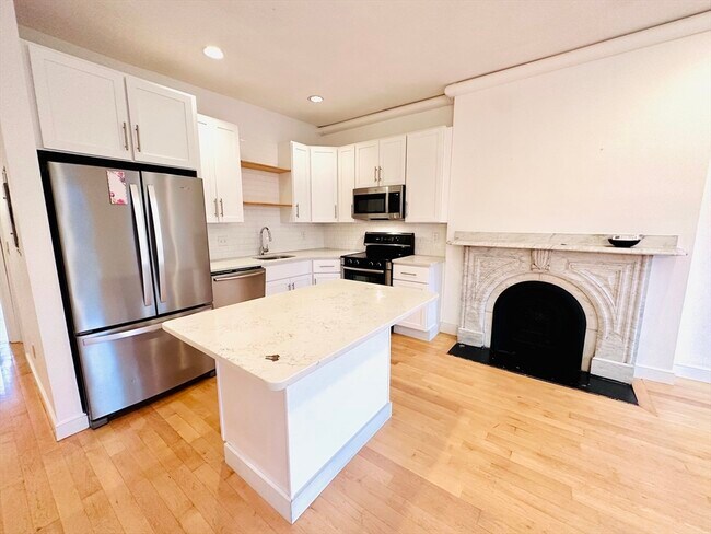 Photo - 668 Massachusetts Ave