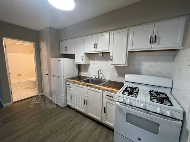 Building Photo - 8037 Gravois Rd Rental