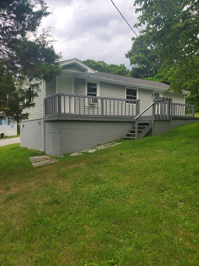 Building Photo - 914 Bayless St