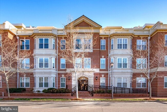 Building Photo - 828 Slaters Ln Unit 107 Rental